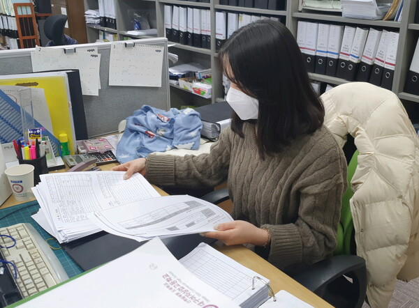 회사 도움으로 경영 지원 관련 일을 배우고 있는 대구여자상업고등학교 임효진 양. 사진=영일엔지니어링