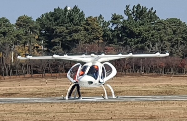 유인 공개 시험비행을 시작한다. 사진=박명기