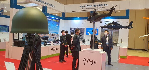코엑스에서 9월에 열린 '2021무인이동체산업엑스포'의 육군 부스. 사진=박명기