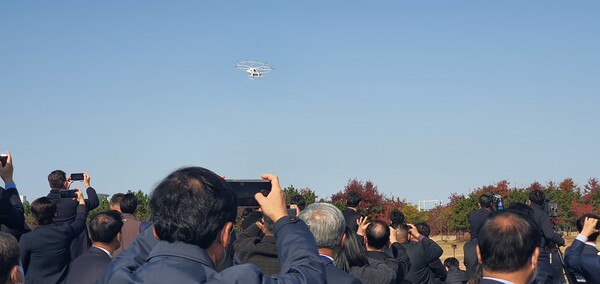 ‘2021 K-UAM 콘펙스’의 일환으로 5분간 진행된 볼로콥터(Volocopter) 시험비행. 사진=박명기