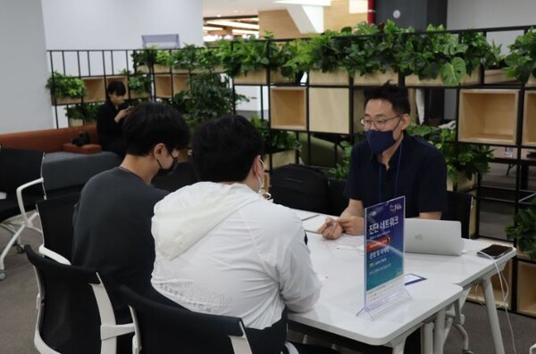 엑솔라가 30개 이상의 인디게임사와 대면 미팅했다. 사진=엑솔라