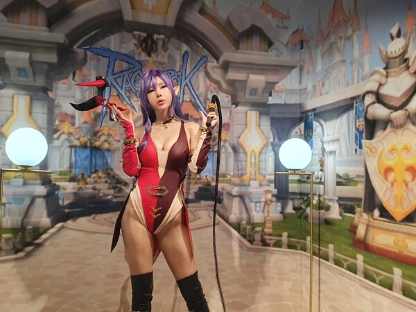 코스프레를 하고 있는 코스어도 있었다. 