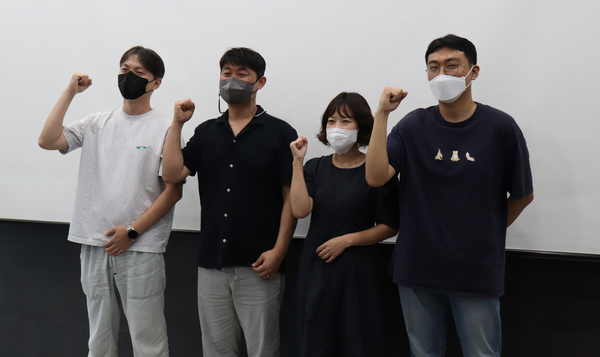 - 이정현 기획팀장(왼쪽부터), 김성용 개발팀장, 권인경 마케팅 PM, 정원태 사업 PM