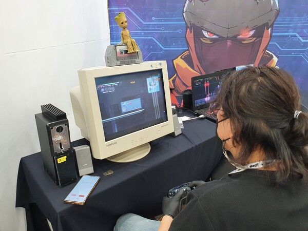 "모니터 어디서 구하셨나요..." 레트로 감성이 돋보이는 아스테로이드제이의 '닌자일섬'