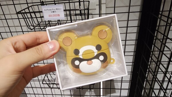 - 에어팟이 있다면 하나쯤 괜찮을 지도?