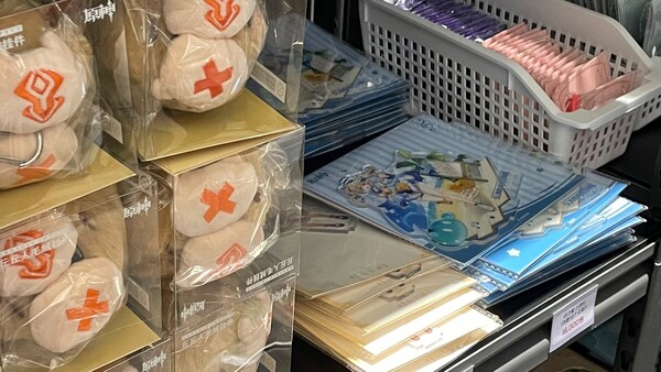 - 캐릭터와 일러스트의 종류에 따라 아크릴 피규어도 점점 다양해진다