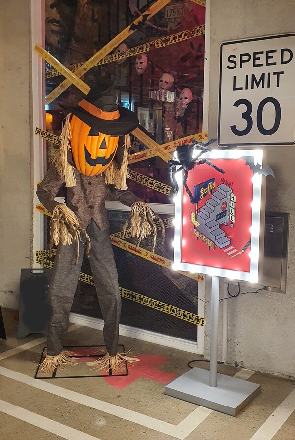 핼로윈데이를 맞은  행사 소개 조형물들. 사진=게임톡 자료사진