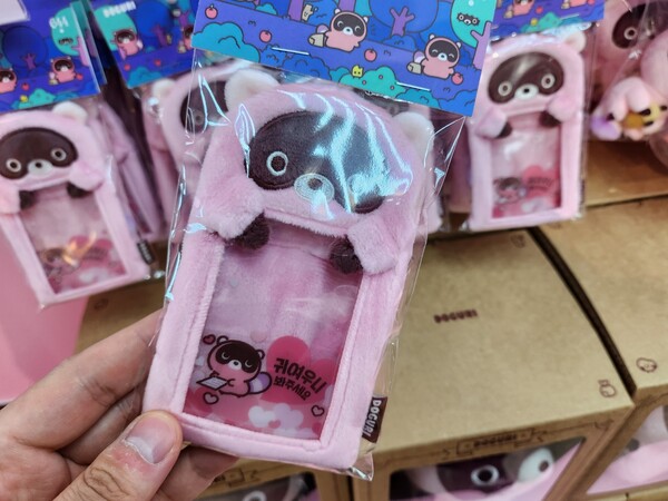 - 먼지를 많이 탈 거 같기도...