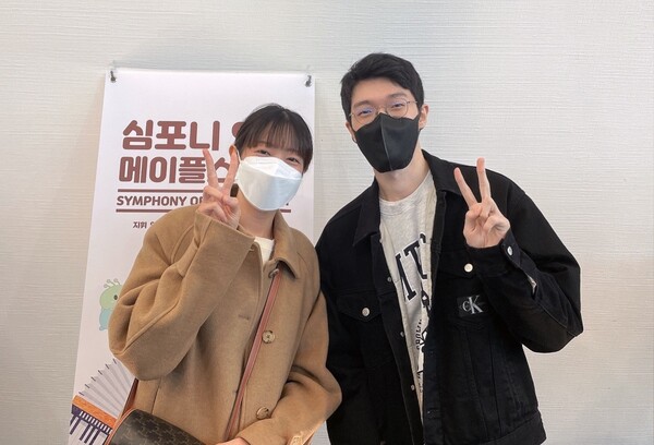 - 즉석 팬미팅을 진행한 명예훈장(출처: 명예훈장 팬 카페)