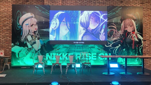 인플루언서와 지휘관이 경품을 놓고 즐기는 스테이지