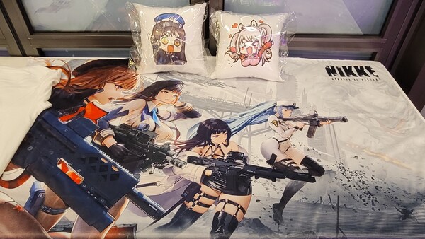 덮고 자기 좋은 담요와 쿠션