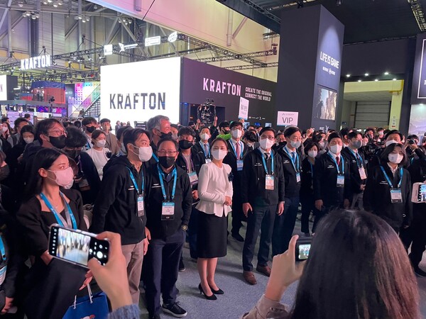 - 김창한 크래프톤 대표와 조계현 카카오게임즈 대표