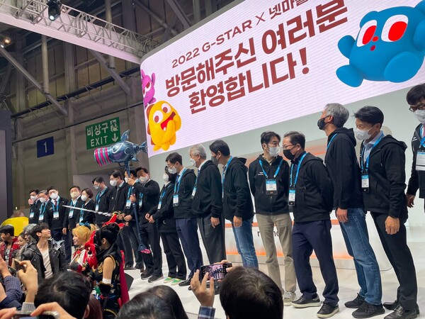 - 넷마블 부스를 방문한 VIP