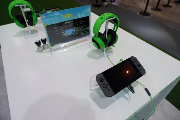 - 레이저 헤드셋과 닌텐도 스위치의 조합
