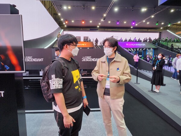 - 개발자들도 직접 현장에서 유저들을 마주했다