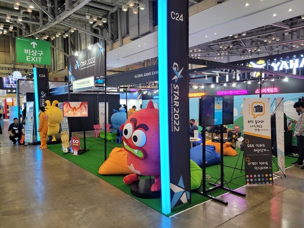 - 귀여운 마스코트 인형들로 가득