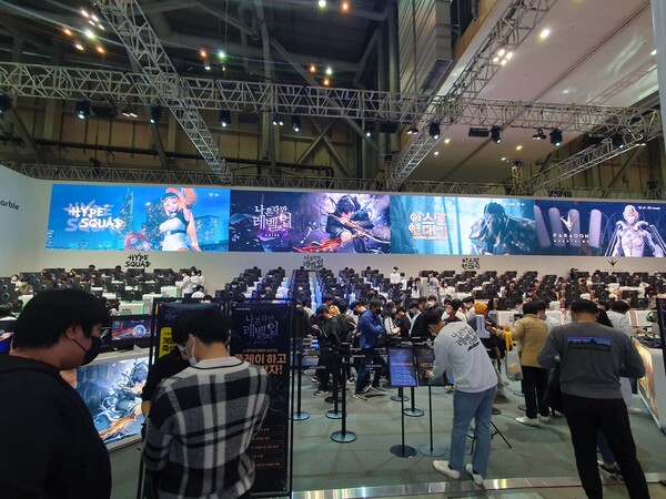 (좌측부터) 하이프스쿼드, 나혼자만레벨업, 아스달 연대기, 파라곤: 디 오버프라임