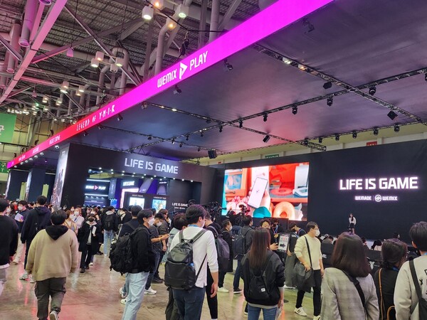 - 상단 타이틀바부터 돋보이는 위메이드