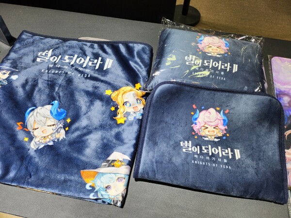 - 디스플레이 된 굿즈를 보니 샘솟는 소장욕