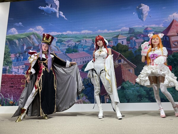 - 확실히 코스튬 플레이어를 활용한 부스가 많았다