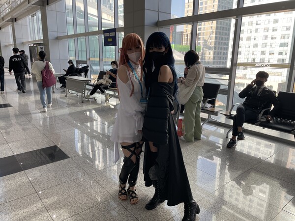 - 파이널 판타지 14 캐릭터들도 지스타에 방문했다