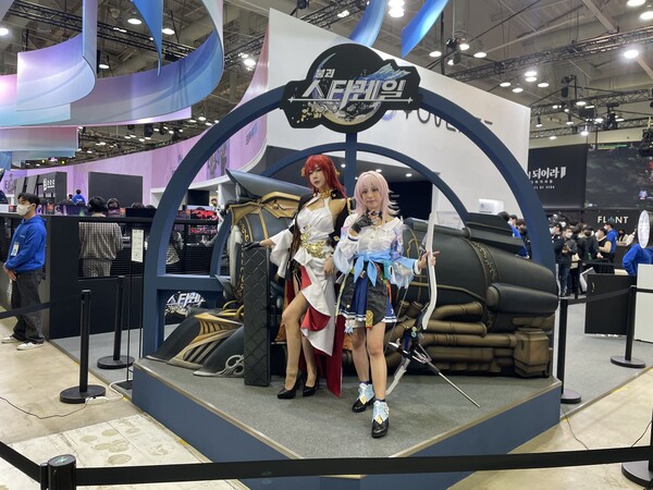 - 붕괴 스타레일 코스튬 플레이어 촬영회