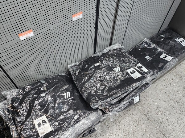 - 블루 아카이브 팬이라면 입고 다녀야 할 베리타스 후드티