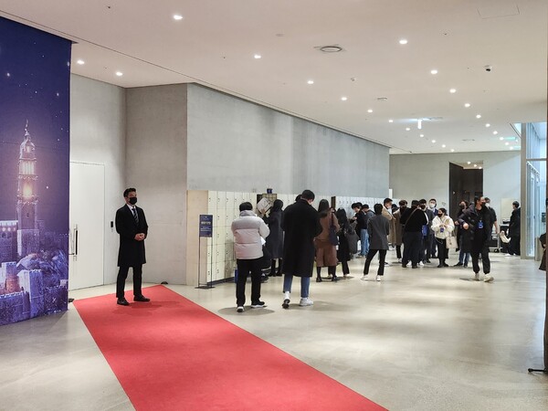 - 먼저 짐을 보관하고