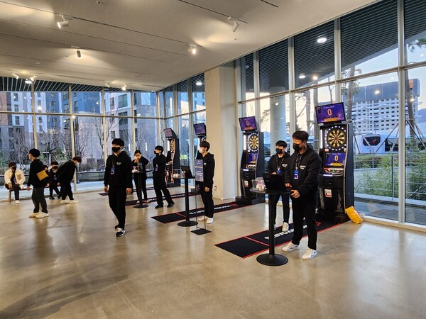 - 다트를 던져볼까?