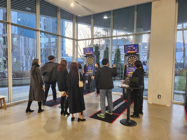 - 함께 즐기면 더 재밌지