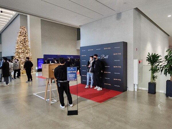 - 기념 사진 놓칠 수 없지