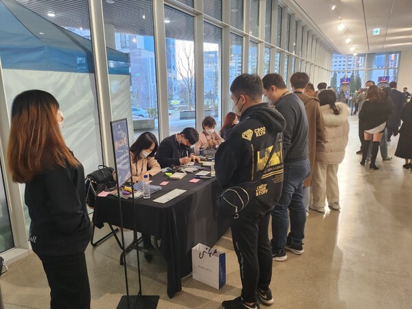 - 손글씨 엽서를 만들어 볼 차례