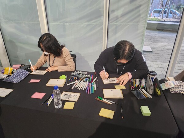 - 글씨체가 너무 아름답다