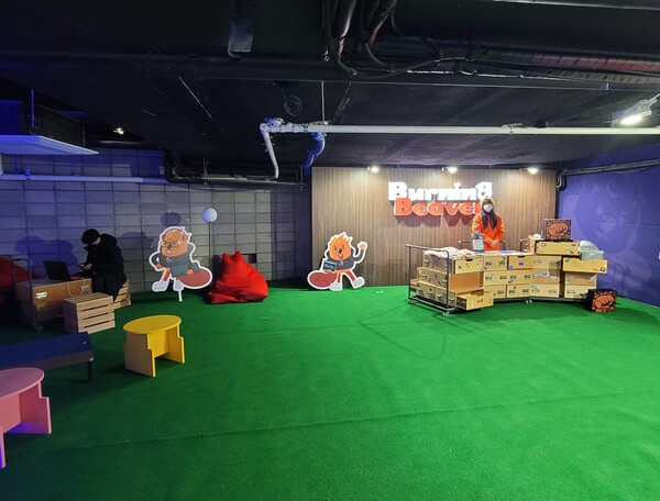 관람객들이 쉴 수 있는 공간도 마련되어 있다 