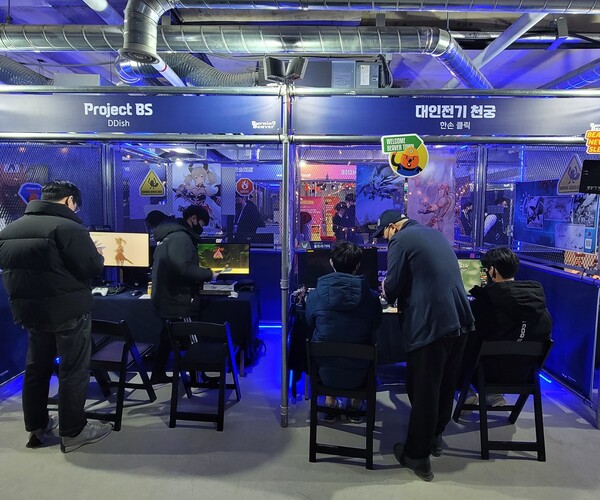 개발자가 직접 게임에 대해 설명하기도 한다 