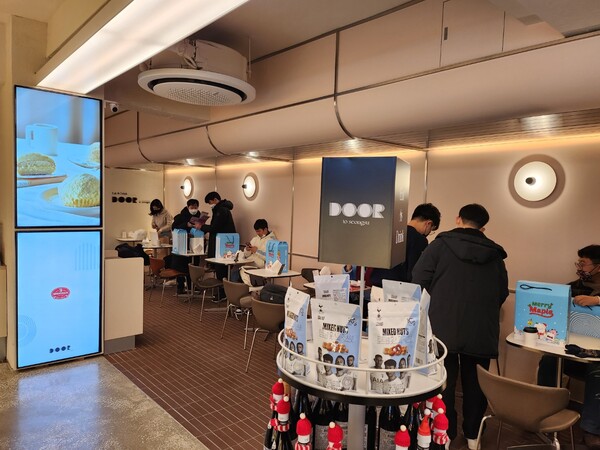 - "어떤 거 나왔어?"