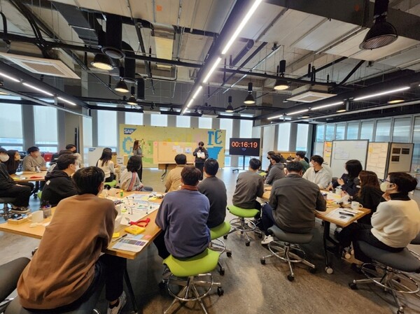 비브스튜디오스의 디자인씽킹 워크숍 모습. 사진=비브스튜디오스