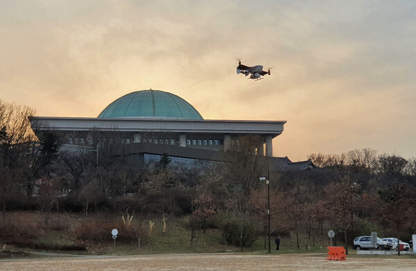 대한민국 드론박람회서 국회의사당부터 여의도공원까지 3km 비행한 나르마 실전여행. 사진=나르마