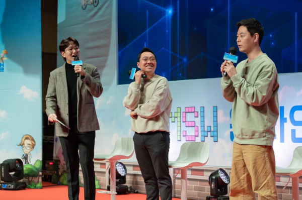 ‘디지털 새싹 온·오프라인 페스티벌’에 참석한 넥슨 신민석 디렉터와 오세형 실장