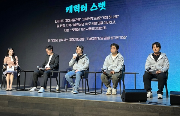 - 김동현 디렉터, 류광열 기획팀장, 유호영 프로그래밍팀장, 이대현 아트팀장