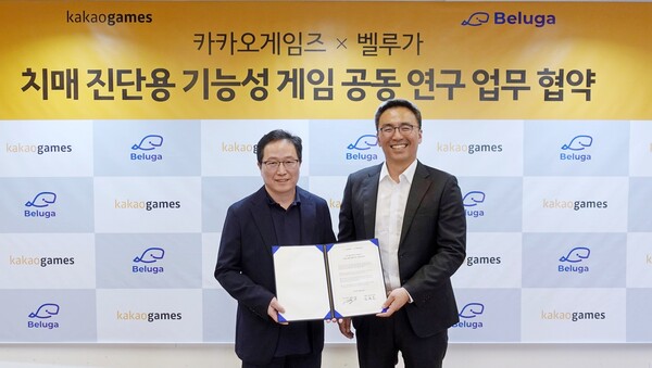 조계현 카카오게임즈 대표(왼쪽)와 김종윤 벨루가 대표가 치매 관련 기능성 게임 공동 연구를 위한 업무 협약을 맺었다.