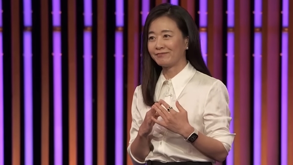 - GDC2023 무대에서 프로젝트M을 소개하는 윤송이 엔씨소프트 CSO