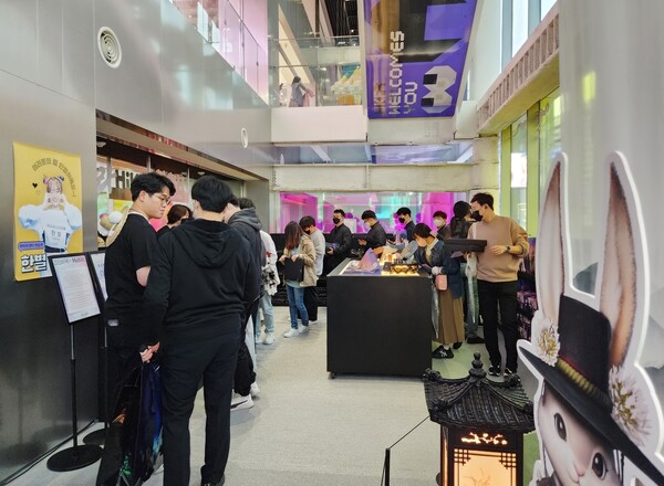 - 평일 아침임에도 많은 검은사막 유저가 방문했다