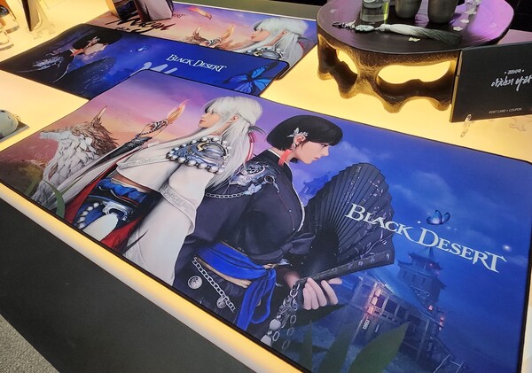 - 메구&우사가 그려진 검은사막 장패드