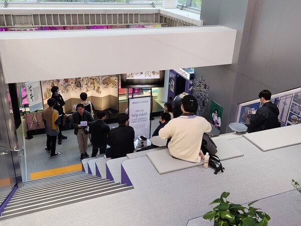 - 쉴 수 있는 공간도 마련되어 있다