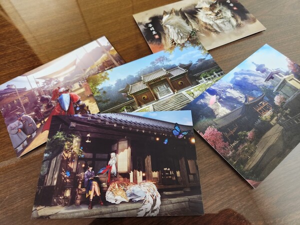 - 아름다운 검은사막 엽서도 동봉되어 있다