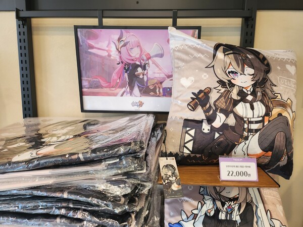 - 퀄리티 좋은 캐릭터 쿠션