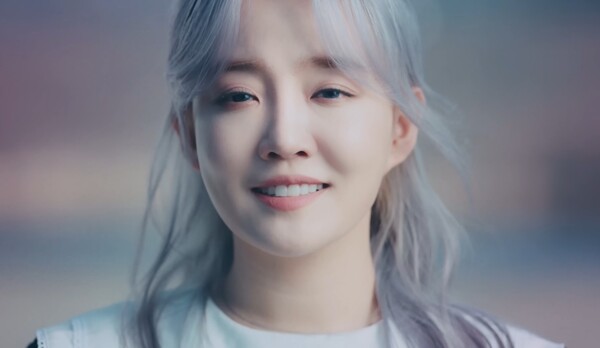 - 가수 윤하 [사건의 지평선 M/V 장면 中]