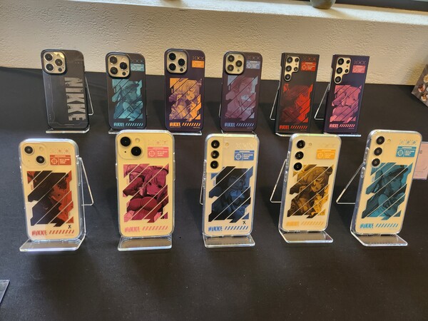 - 개인적으로 투명 케이스가 탐나던데