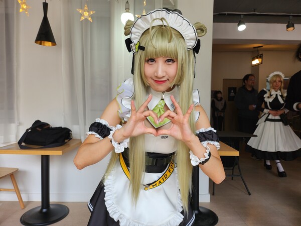 - 음료에 "맛있어져라~" 주문을 거는 중